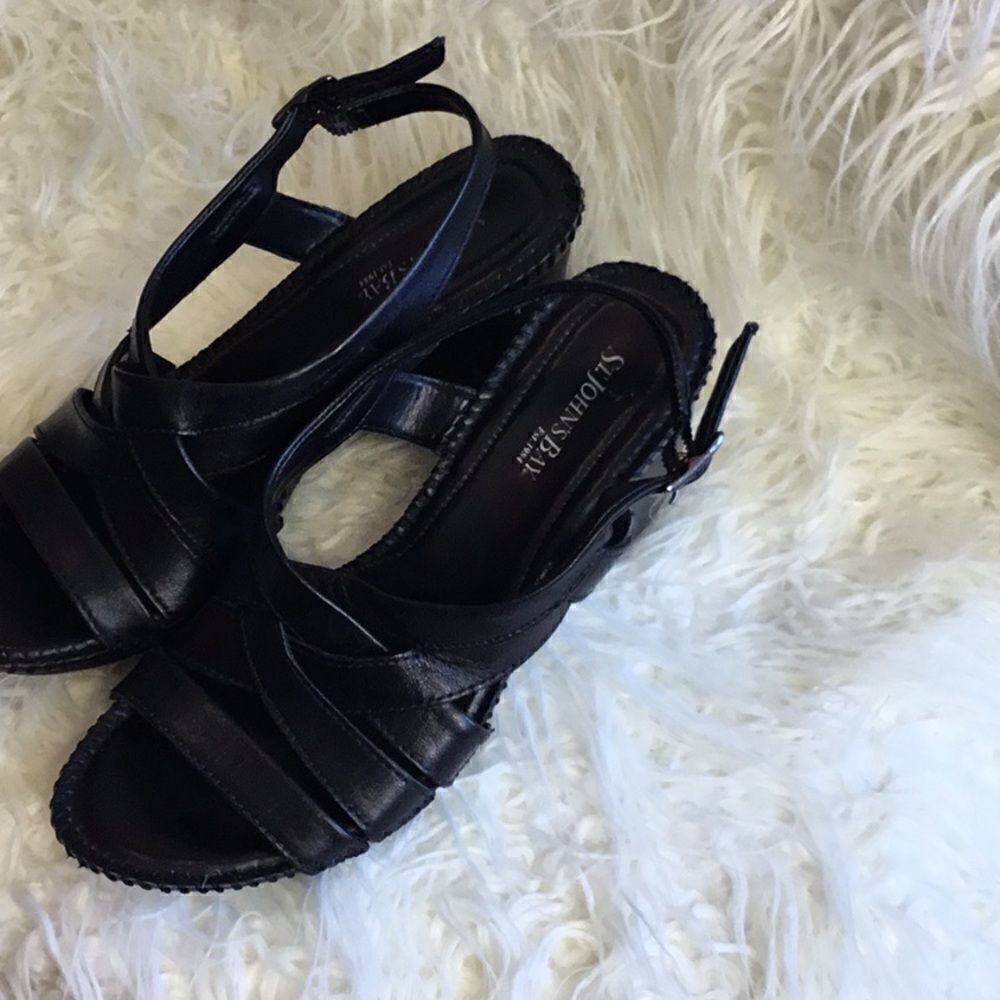 ST JOHNS BAY black strapped sandals in size 7 NWOT - Picture 2 of 11